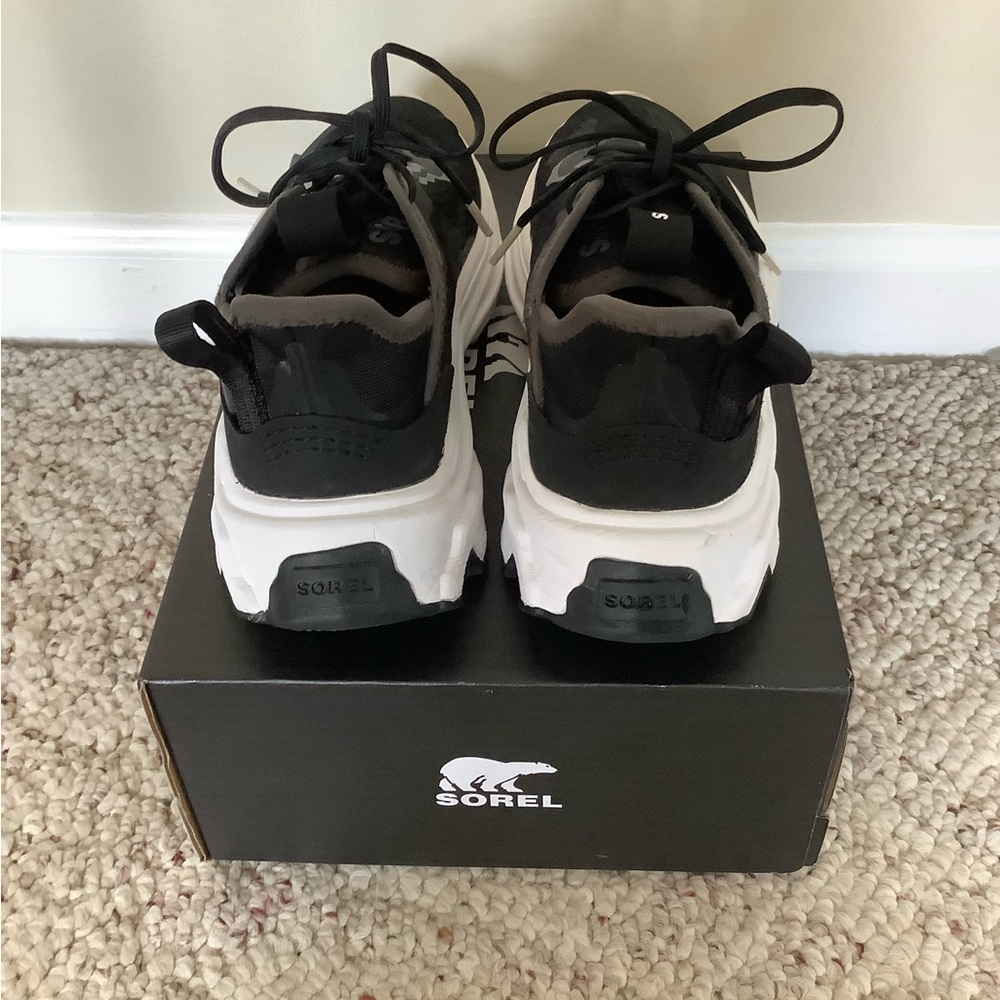 Sorel Kinetic Black & White Sneakers-Sz 7 - Picture 6 of 11